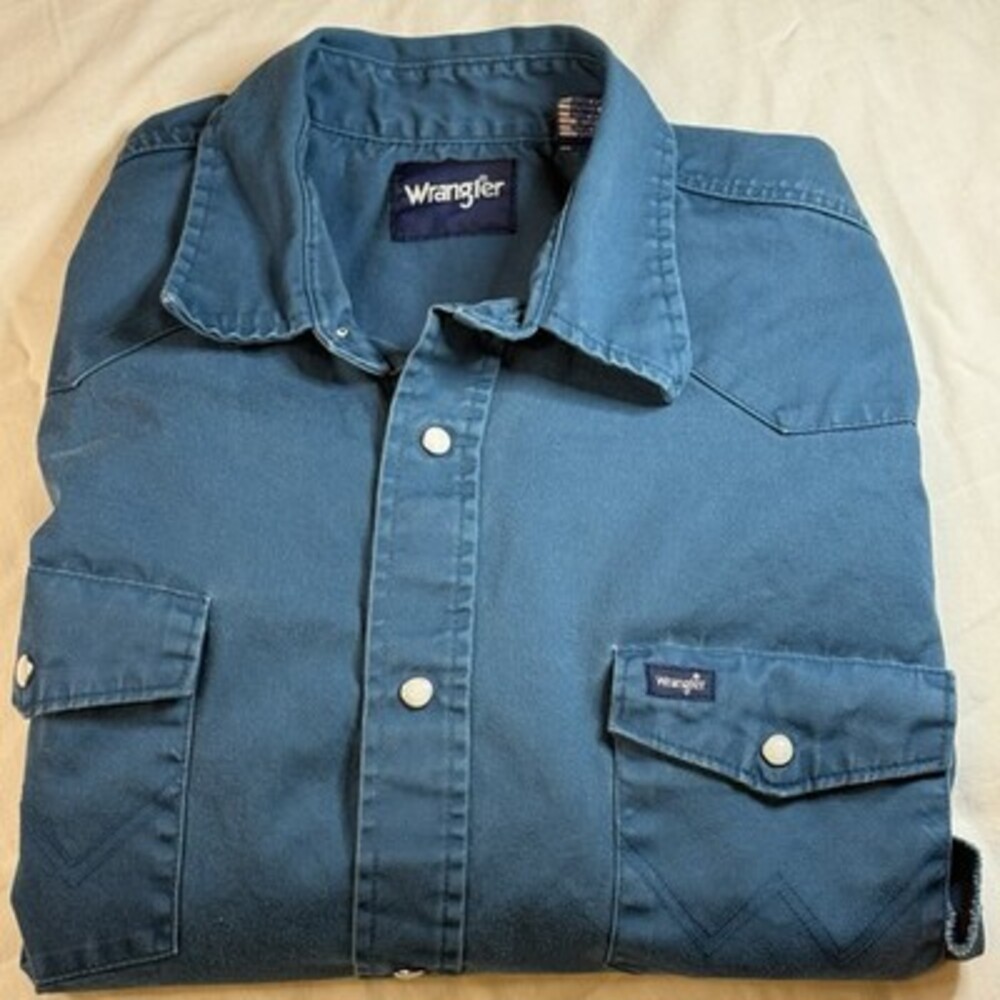 Wrangler Men’s Long Sleeve Cowboy Cut Pearl Snap Shirt